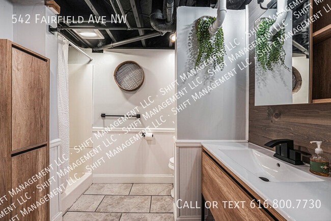 Building Photo - 542 Fairfield Ave NW
