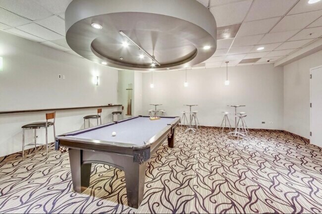 Building Photo - 545 N Dearborn St