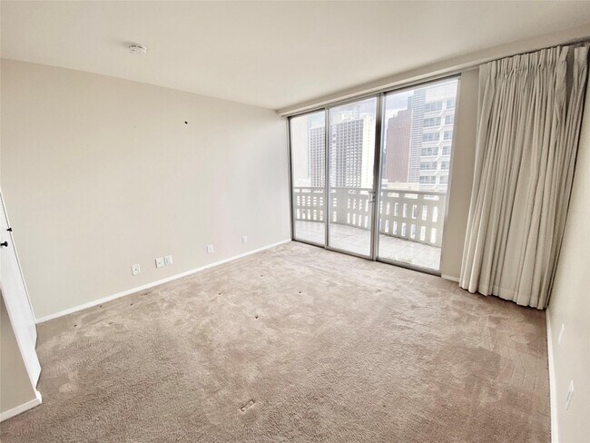 Building Photo - 2016 Main St