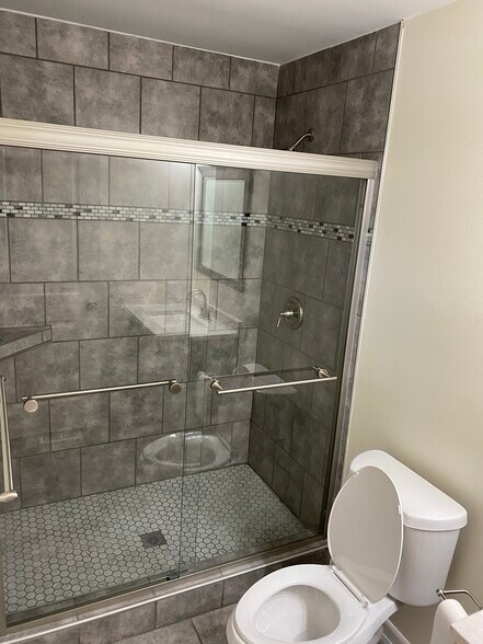 Building Photo - 7681 Brams Hill Dr