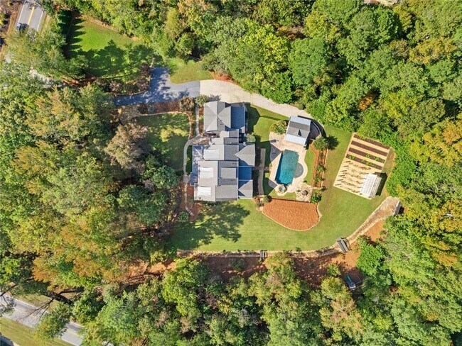 Building Photo - 390 Hembree Rd