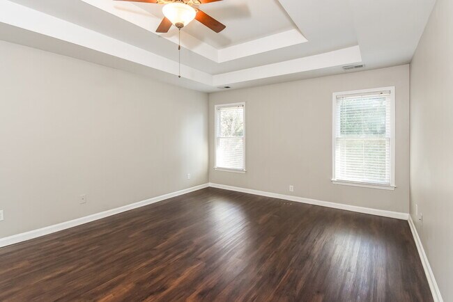 Building Photo - 214 Elmbrook Ln