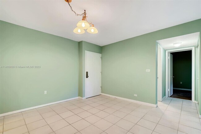 Building Photo - 1205 Mariposa Ave