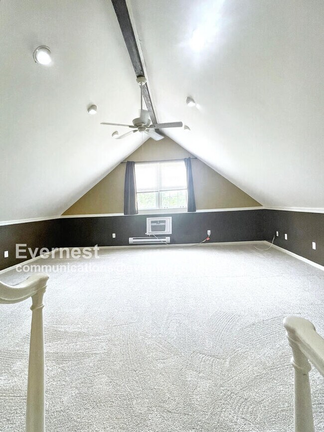 Building Photo - 703 Shady Glen Ct