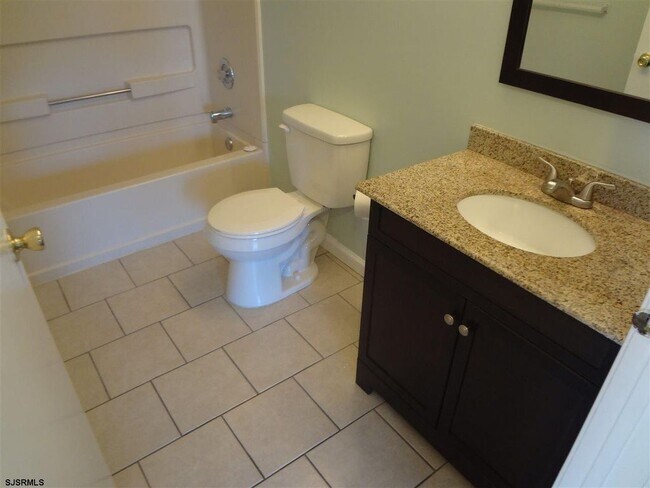 Building Photo - 20 Iroquois Dr