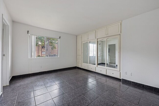 Building Photo - 5462 Adobe Falls Rd