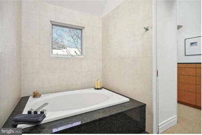 Building Photo - 4527 Q Pl NW