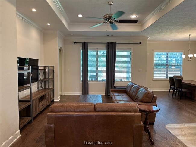 Building Photo - 15605 Long Creek Ln