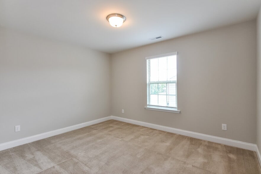 Building Photo - 422 River Dell Townes Ave