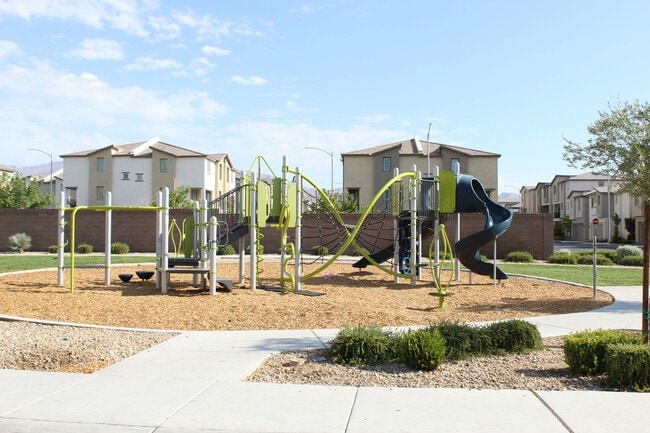 Building Photo - THREE BEDROOMS ALL WITH PRIVATE BATHROOMS