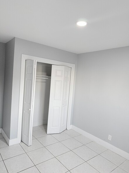 Building Photo - 4751 SW 43rd Ave