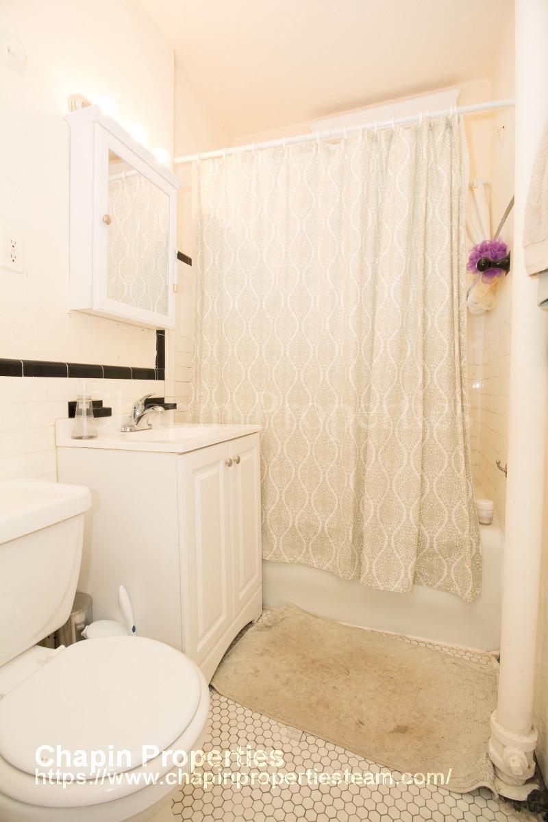 Building Photo - 187 Kent St