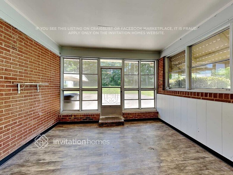Building Photo - 1526 Plumcrest Dr