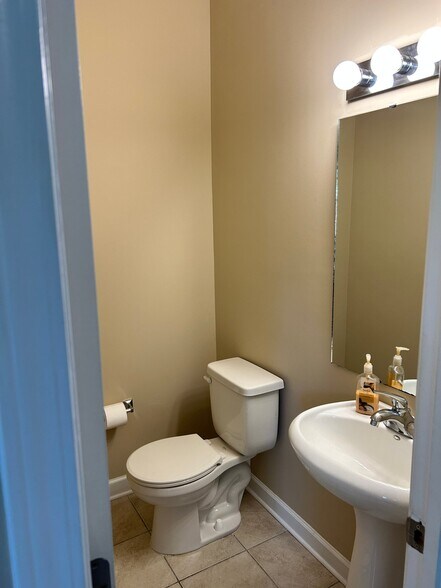 Building Photo - 7133 Founders Club Ct