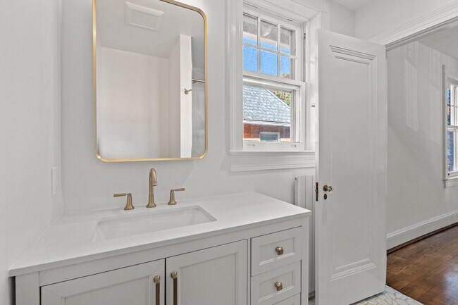 Building Photo - 2814 Bellevue Terrace NW