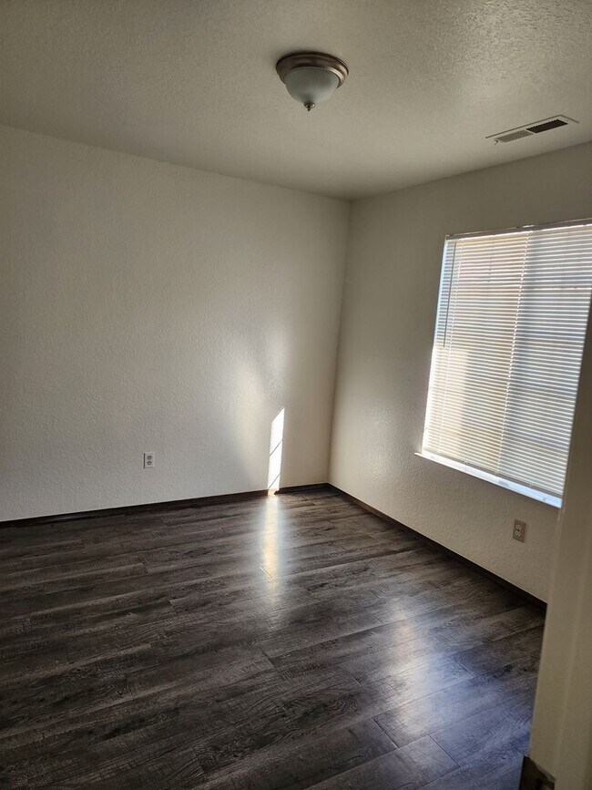 Building Photo - 1313 Claus Rd