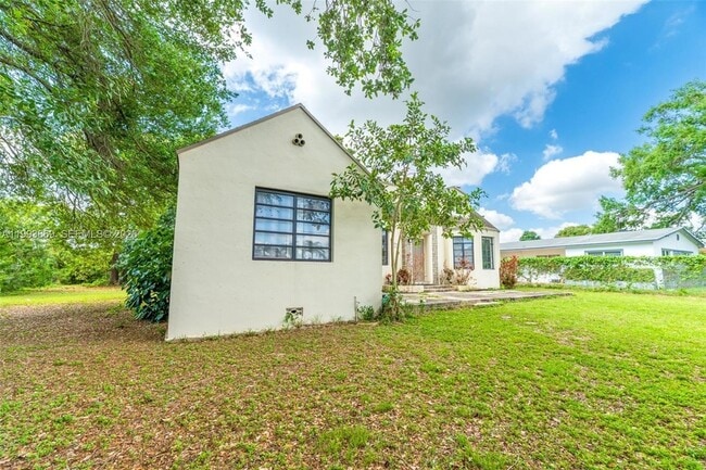 Building Photo - 1238 NE 112th St