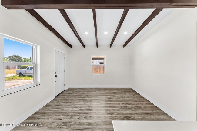 Building Photo - 2295 Allan Adale Rd