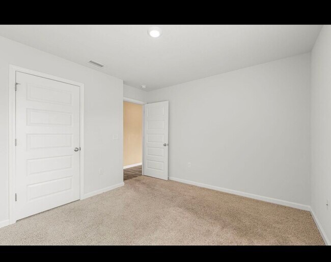 Building Photo - 5832 Viking Wy