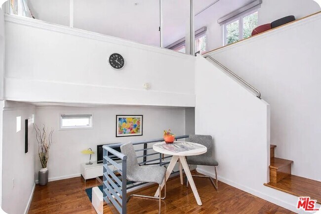 Building Photo - 8661 Clifton Wy