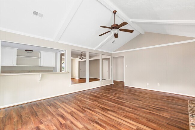 Building Photo - 2022 Fir Springs Dr