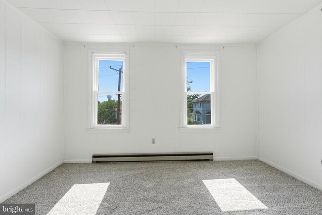 Building Photo - 815 N Maple Ave