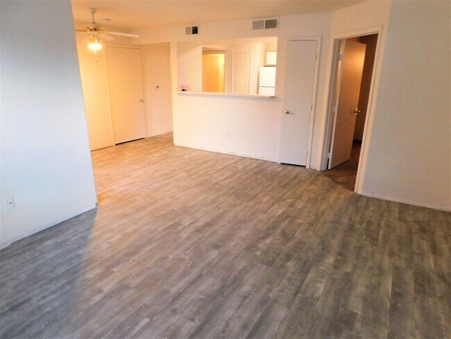 Building Photo - 2300 E Silverado Ranch Blvd