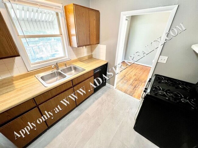 Building Photo - Very Nice 3 bedroom Home in Kansas City, MO-Available in FEBRUARY!!