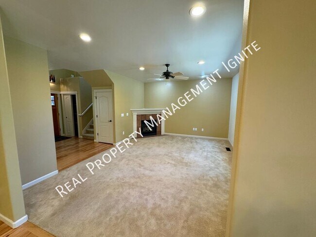 Building Photo - Immaculate Westside Home in the Pine Trees