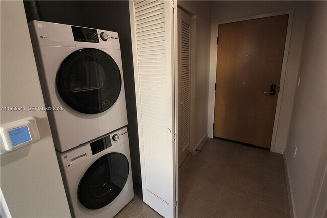 Building Photo - 11 NE 6th St