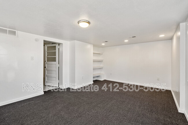Building Photo - 1344 Fallowfield Ave