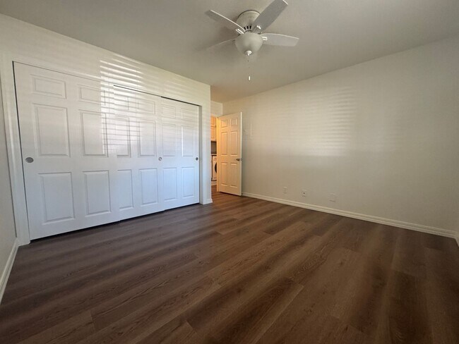 Building Photo - 2 Bedroom, 1 bath condo with washer/dryer, garage, parking, pool