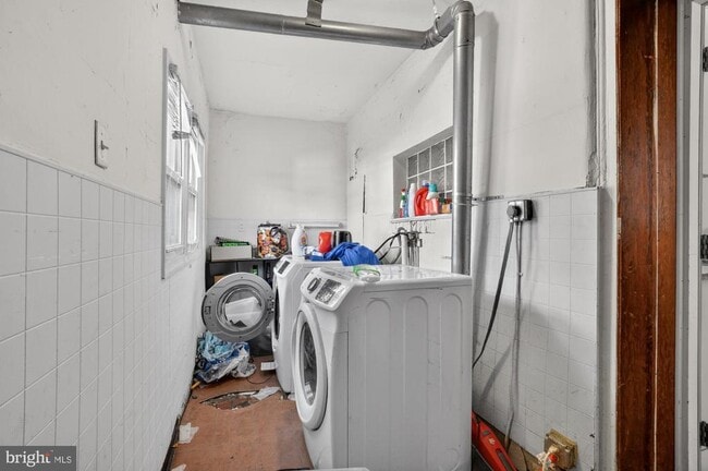 Building Photo - 4011 Pine St