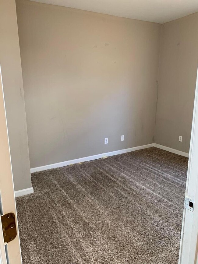 Building Photo - 1320 S Grand Ave