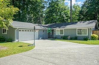 Building Photo - 3 Bed, 2.5 Bath Single Family Available fo...