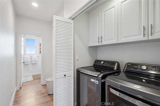 Building Photo - 30 Talmont