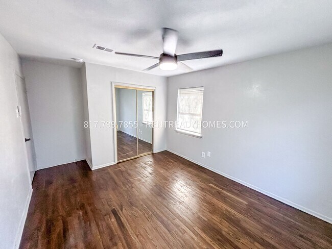 Building Photo - 621 Cedar Dr
