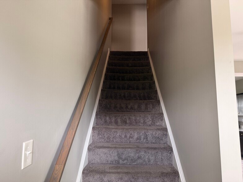 Building Photo - 270 Mabdarin Dr