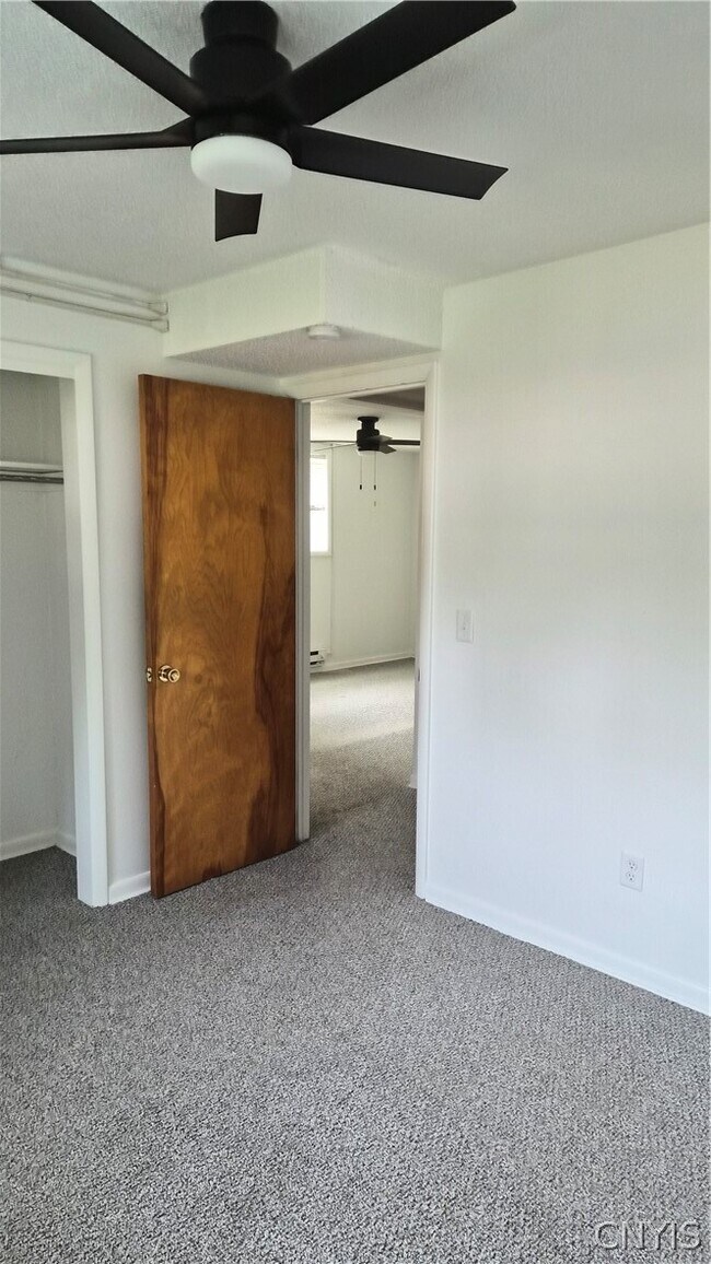 Building Photo - 326 Draper Ave