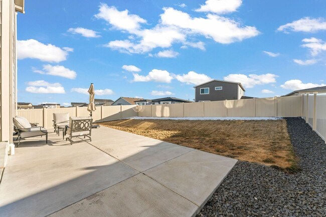 Building Photo - Beautiful 5-Bedroom, 4-Bathroom Home with ...