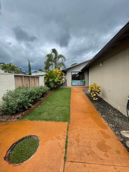 Building Photo - 94-826 Kupuohi St