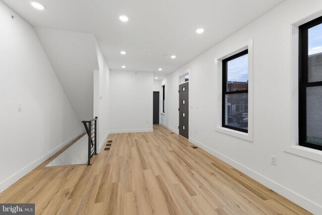 Building Photo - 2713 W Montgomery Ave