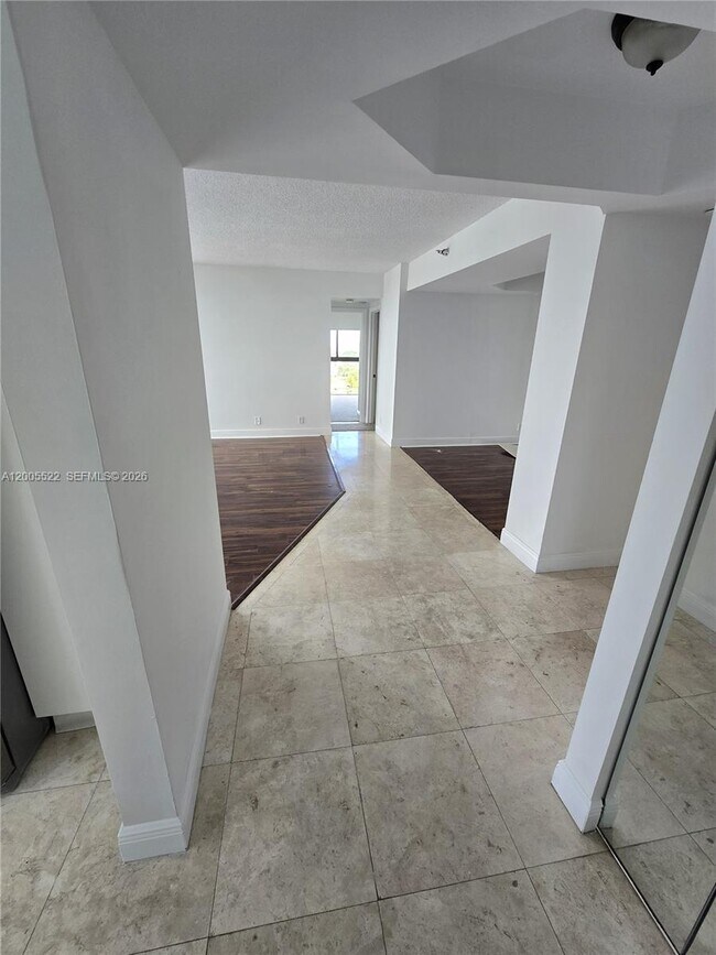 Building Photo - 3610 Yacht Club Dr