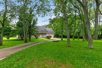 Building Photo - 133 Foxtail Dr