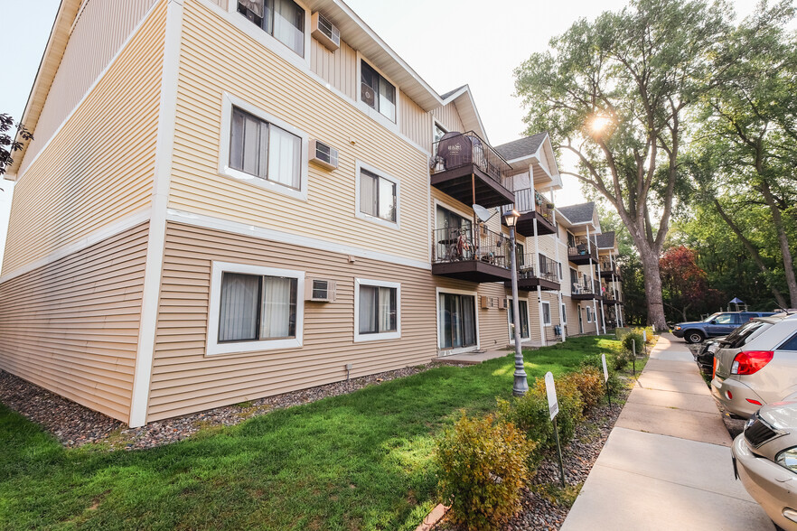 Primary Photo - Wedgewood Place Apartments