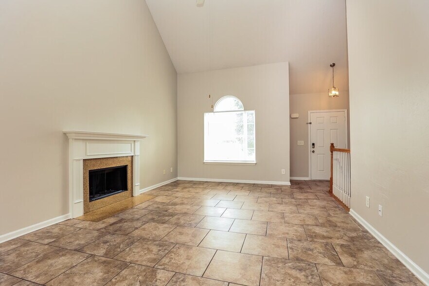 Building Photo - 1104 Harmony Ln