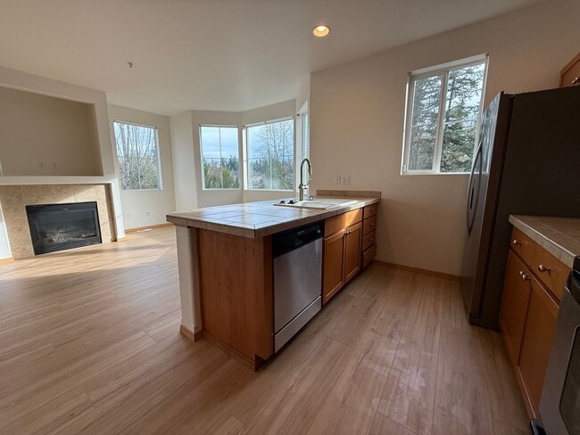 Building Photo - Three Bedroom Townhome in DuPont