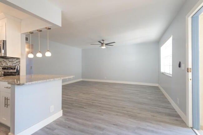 Building Photo - 428 Saxony Way