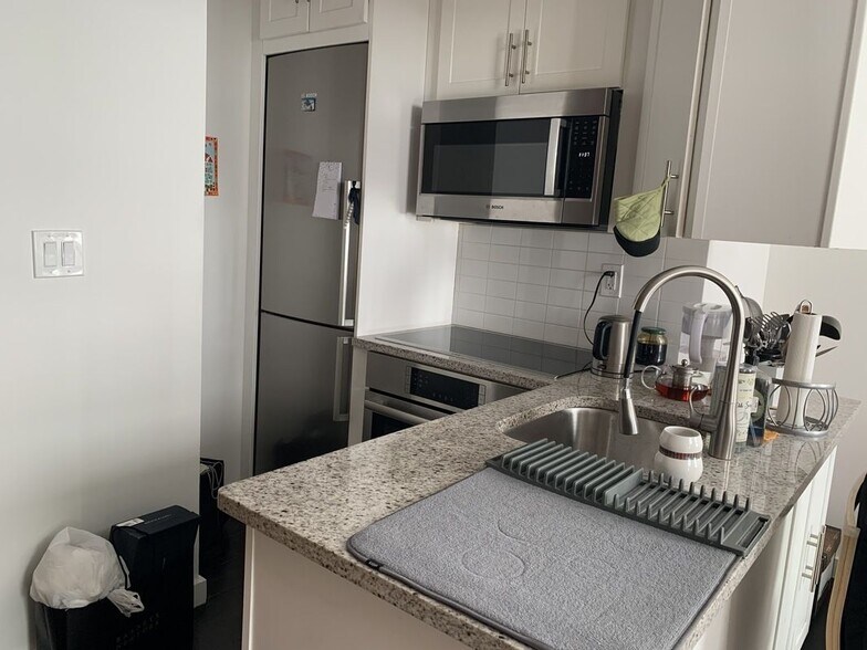 Building Photo - 328 E 59th St