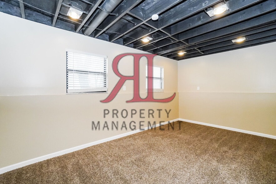 Building Photo - 836 Hickok Dr